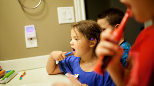 qual a quantidade de creme dental ideal para crianças